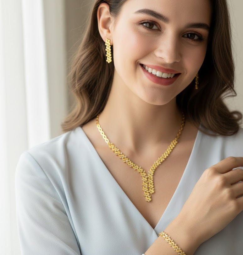 طقم مجوهرات ذهبي أنيق بتصميم سلسلة Y – عقد وأقراط وسوار